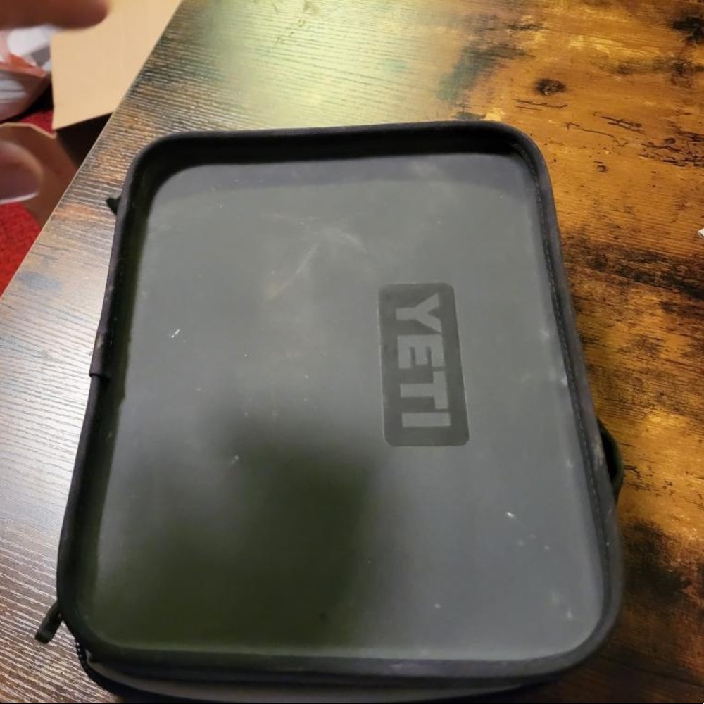 Yeti lunch box
